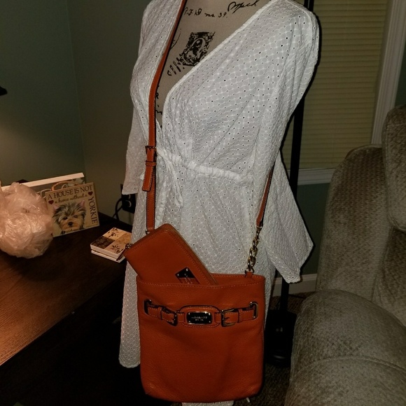 Michael Kors Crossbody Wallet Set - Picture 8 of 8